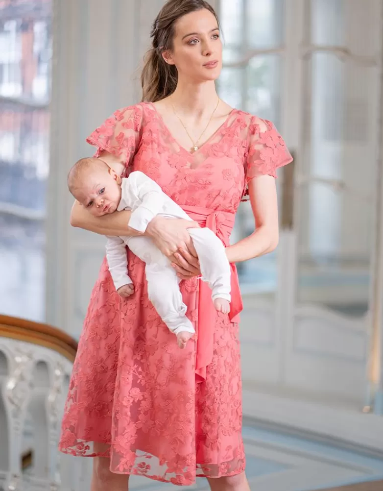 Seraphine Umstands- und Stillkleid in Korallenrosa mit floraler Spitze |